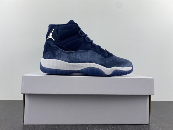 Air Jordan 11 WMNS “Midnight Navy” AR0715-441