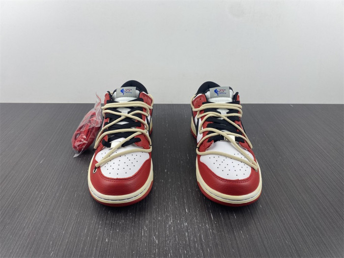 NIKE DUNK LOW EMB CHICAGO KNICKS