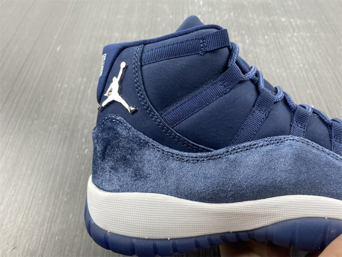 Air Jordan 11 WMNS “Midnight Navy” AR0715-441