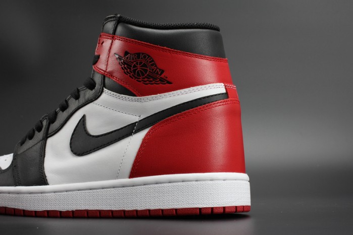 AIR JORDAN 1 High OG “Black Toe” white/ black-varsity red mens 555088-125