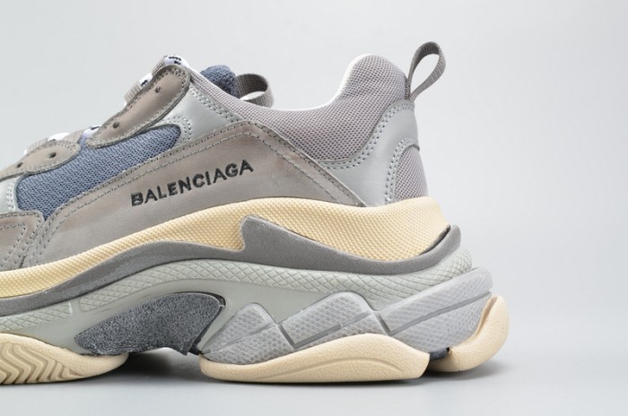 BL 17FW TRIPLE S WASHED SHOW SNEA GREY MENS AED2900