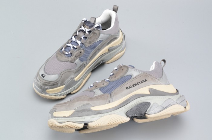 BL 17FW TRIPLE S WASHED SHOW SNEA GREY MENS AED2900