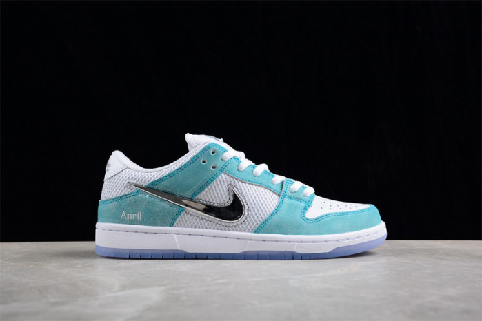 April Skateboards x Nk SB Dunk Low FD2562-400