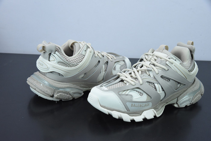 BC TRACK 542023 W3FE4 9697