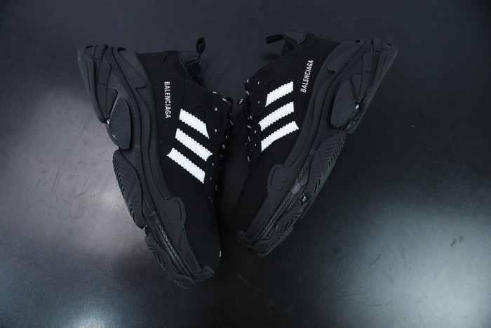 BL TRIPLE S TRAINERS