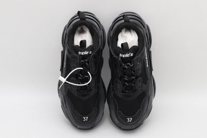 BL BLACK TRIPLE S TRAINER W06G01001