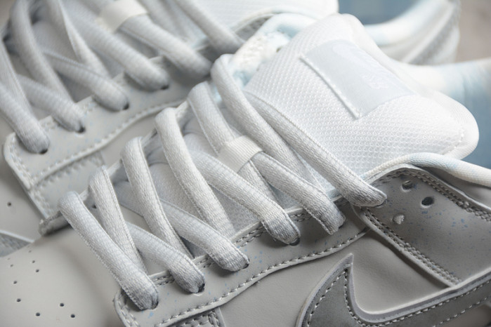 Nike SB Dunk Low White Lobster (Friends and Family) FD8776-100