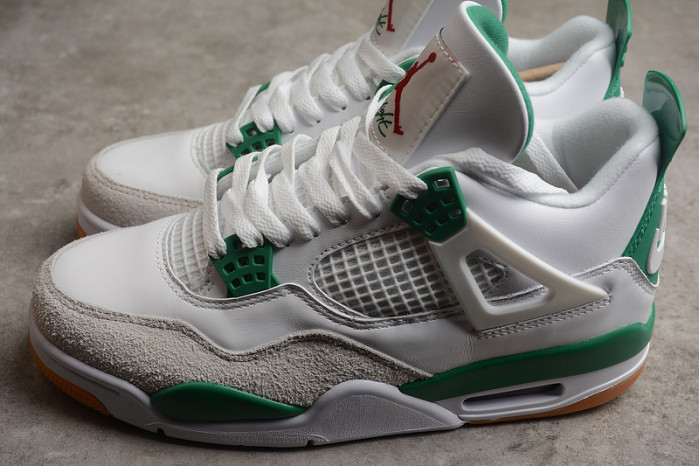 NIKE SB X AIR JORDAN 4 RETRO SP 