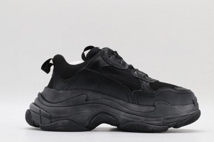 BL BLACK TRIPLE S TRAINER W06G01001