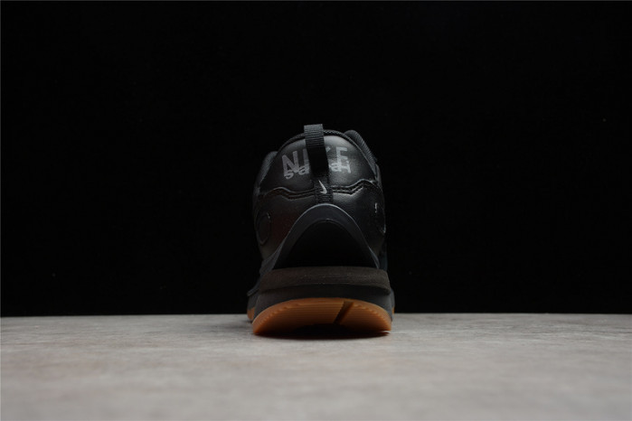 NIKE VAPORWAFFLE SACAI 