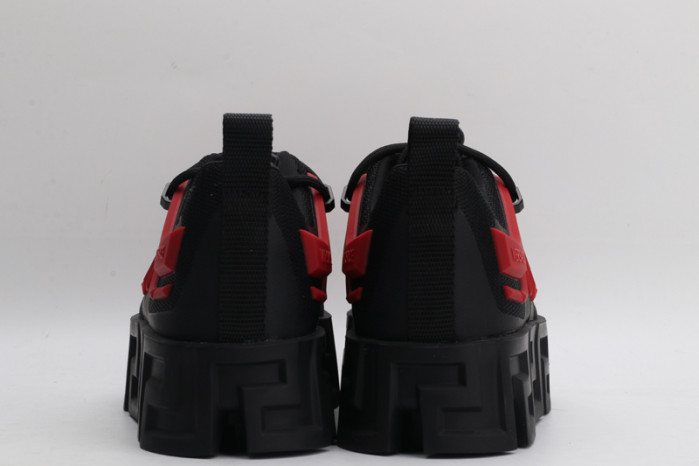 VERSA CHAIN REACTION SNEAKERS