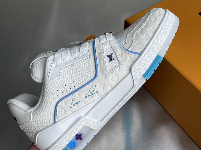 l0*is V*t0n lv trainer lvt-223