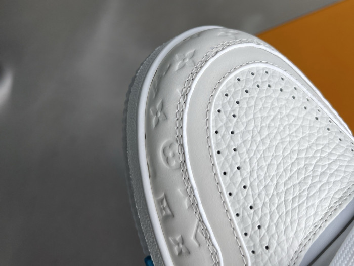 l0*is V*t0n lv trainer lvt-223