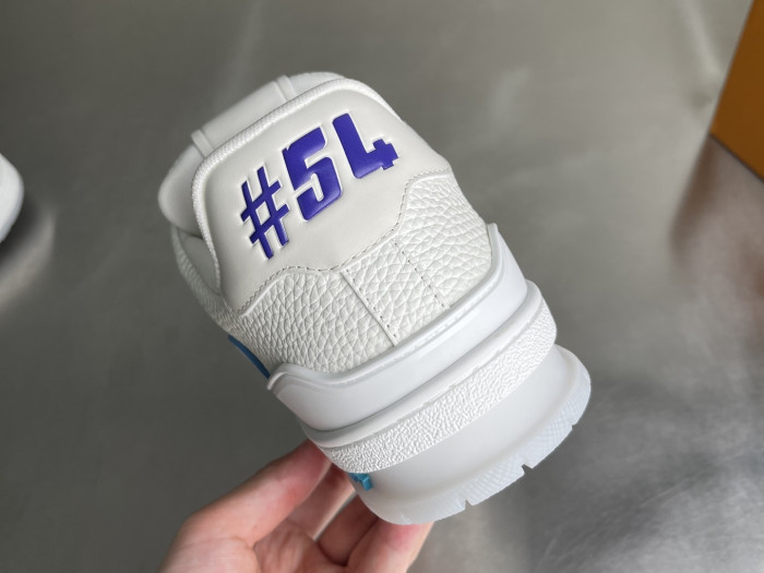 l0*is V*t0n lv trainer lvt-223