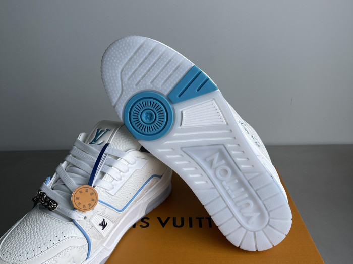 l0*is V*t0n lv trainer lvt-223