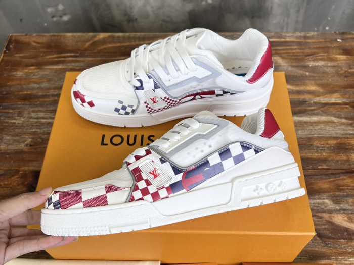 l0*is V*t0n lv trainer lvt-220